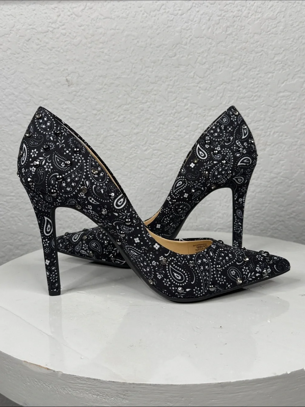 JESSICA SIMPSON CASSANI BANDANA PRINT STUDDED POINTED TOE STILETTO HEELS NIB 9